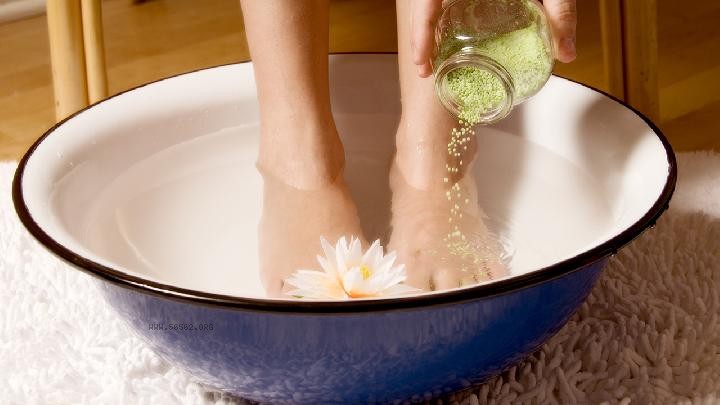 The more you soak your feet to lose weight, the thinner you become. What's going on