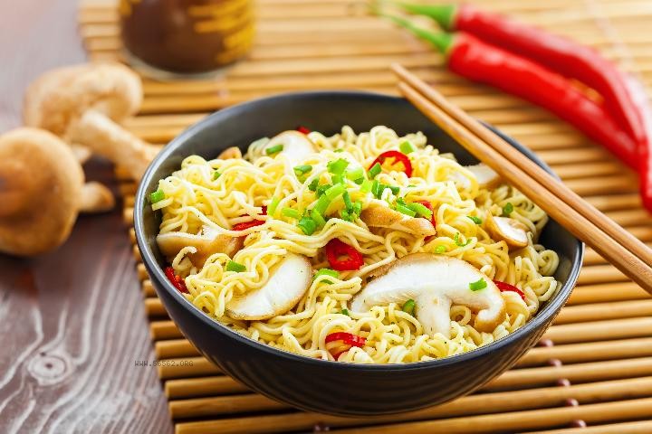 What is the calorie content of a pack of instant noodles