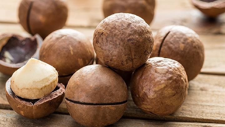 The calorie content of macadamia nuts