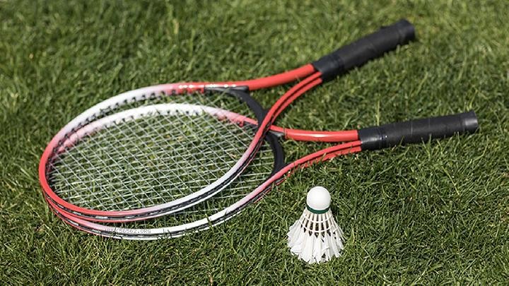 Can play badminton lose weight