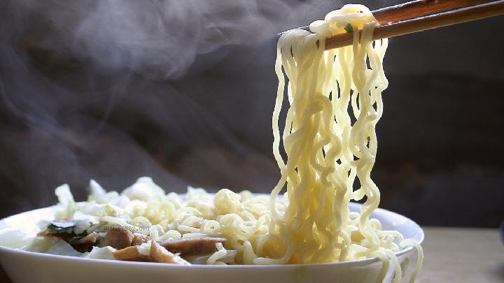 What is the calorie content of a bowl of noodles