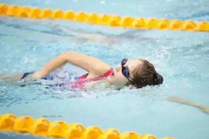 How long before swimming should I not eat