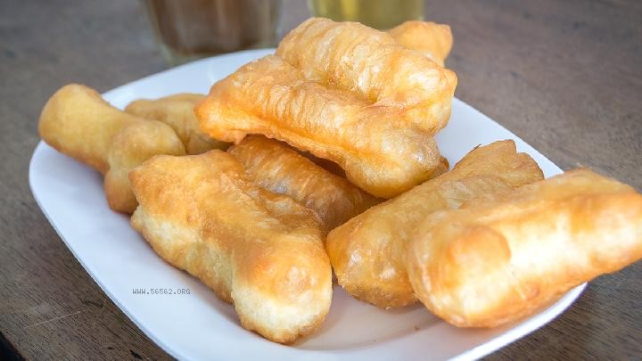 How many calories is the heat of a deep-fried dough sticks