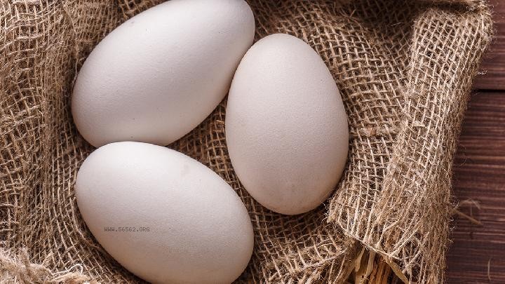 What is the calorie content of an egg yolk pastry