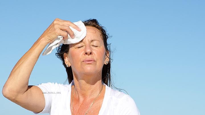 How many calories are consumed by walking 10000 steps