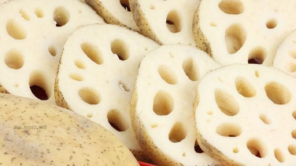 How to make stewed lotus root without blackening