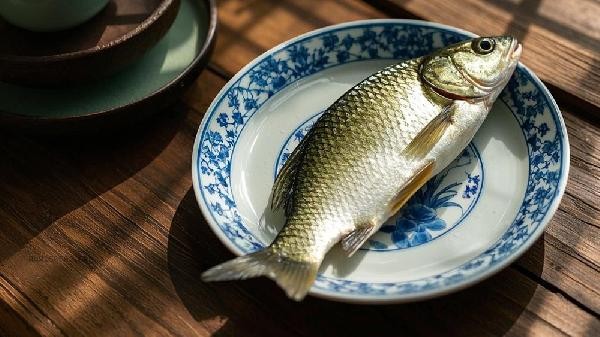 Can grass carp eat in March?