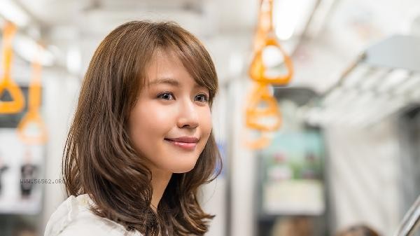 True love cannot be hidden! The more a woman loves you, the more likely she is to lose control over these three things