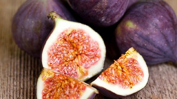 Is it normal to have insects in dried figs