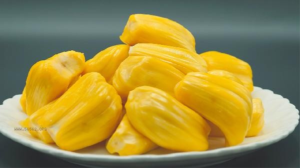 What should I use to wash away the mucus of jackfruit