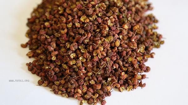 Can green Sichuan peppercorns still be eaten if they change color