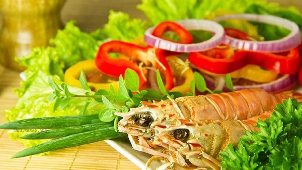 Are crabs live and steamed directly