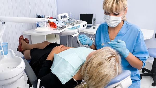 What is the significance of IgM antibody detection for chikungunya fever