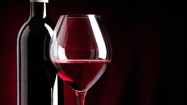 How to distinguish between expensive and cheap red wine