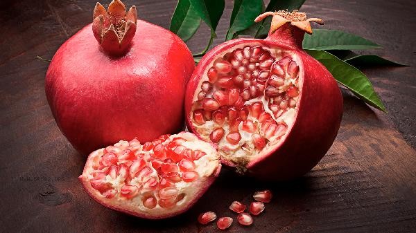 How to peel pomegranate quickly