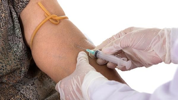 I feel pain in my hands after a blood test